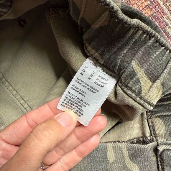 American Eagle Women’s 10 Next Level Stretch Camouflage Jogger Pants - Picture 7 of 9